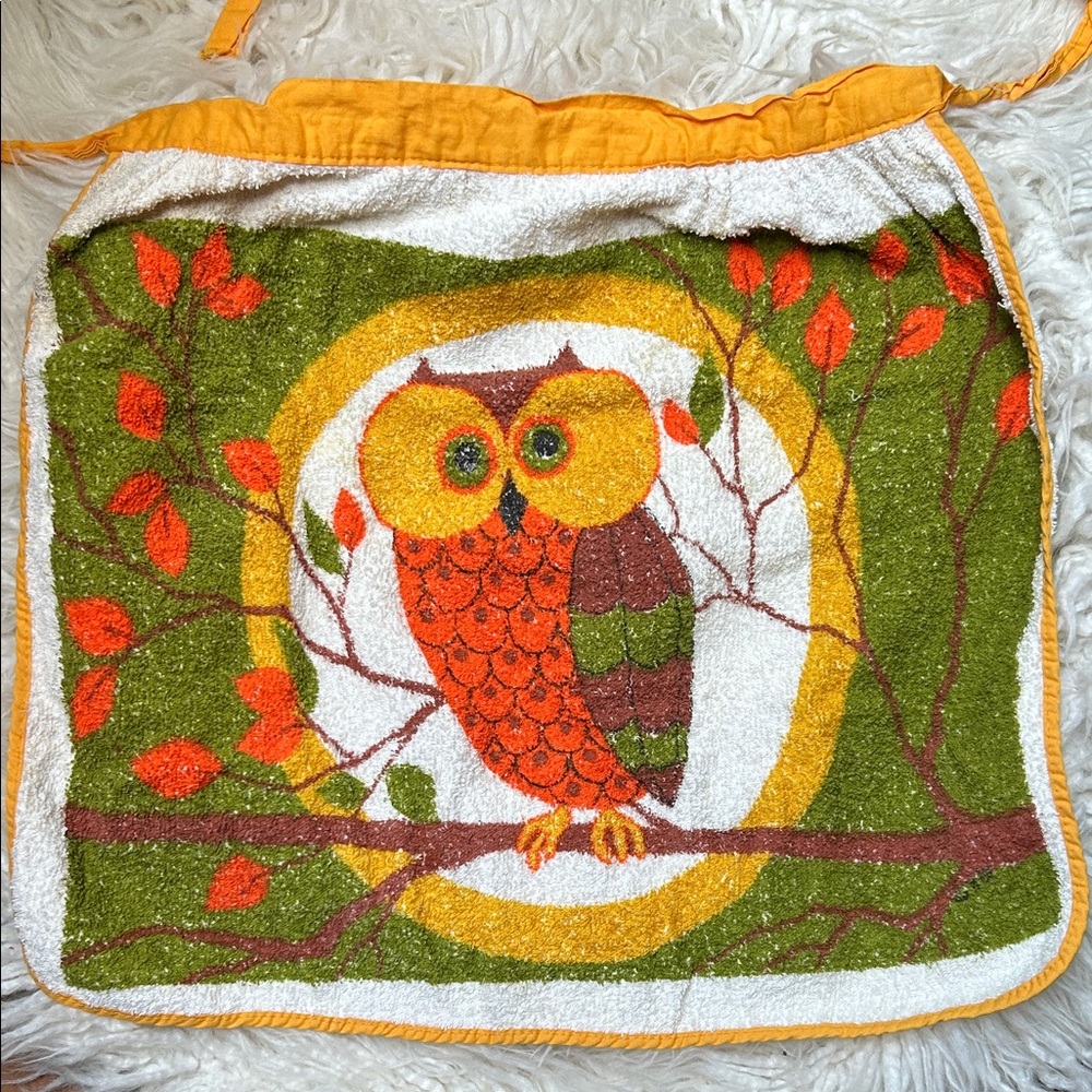 Vintage Owl and Butterfly Printed Towel Set in Yellow and Green